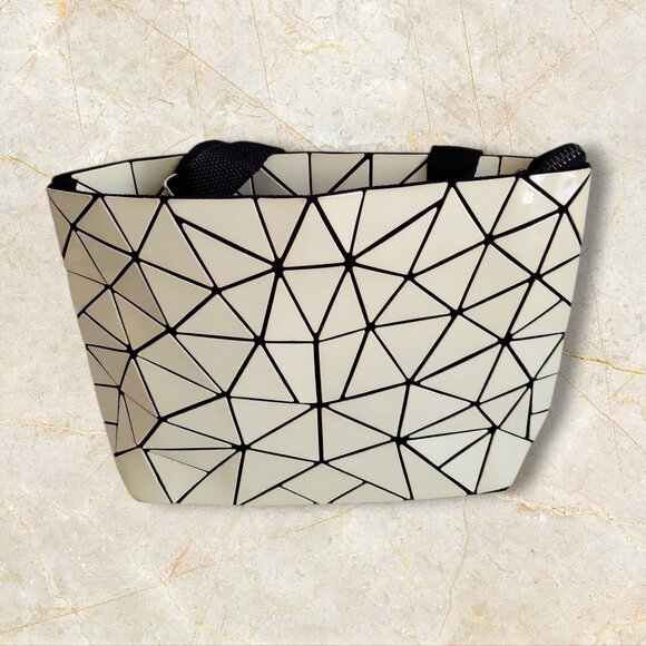Geometric Folding Triangles Crossbody Bag β Glossy Beige Triangular Panels - Picture 8 of 8